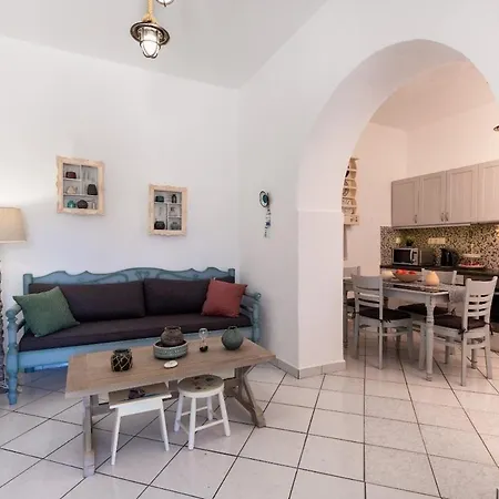 Traditional Island Escape by ΜΡS Apartament