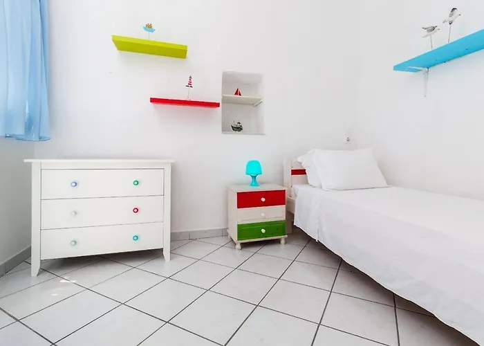 Traditional Island Escape By Μρs Lejlighed