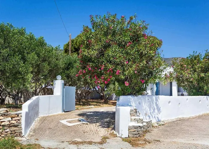 Traditional Island Escape By Μρs Lejlighed