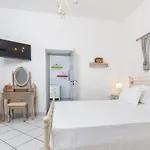 Apartment Traditional Island Escape By μρs