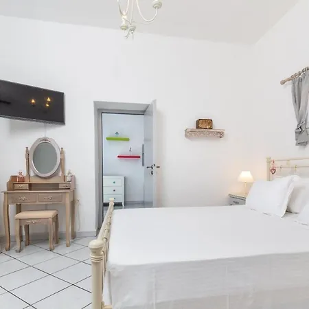 Apartment Traditional Island Escape By μρs