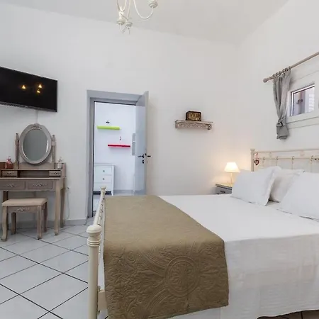 Apartment Traditional Island Escape By μρs