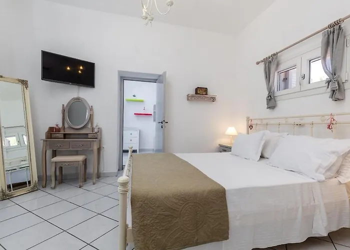 Apartment Traditional Island Escape By μρs