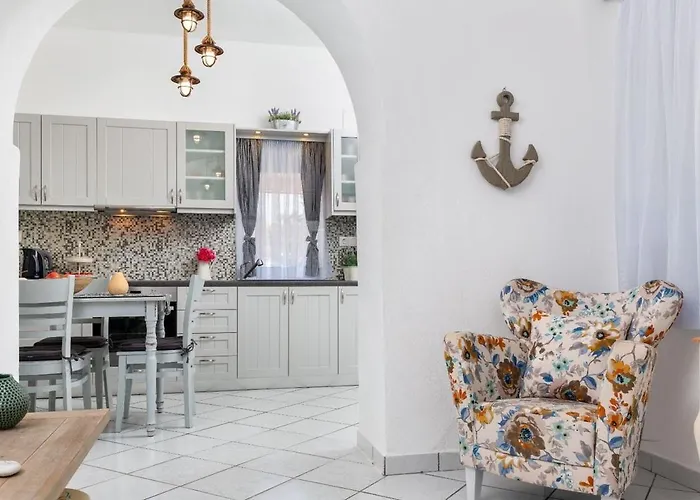 Apartment Traditional Island Escape By μρs